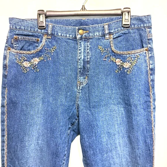 LRL Lauren Jeans Co. Denim Bootcut Floral Embroidered Blue Wash Mid-Rise Jeans - Picture 7 of 7